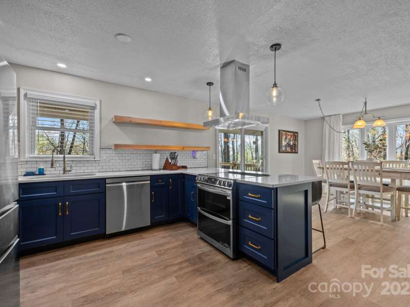 159 Long John Drive, Hendersonville, NC 28791.  MLS# CAR4244960, YatesRealty ID 5949. 
