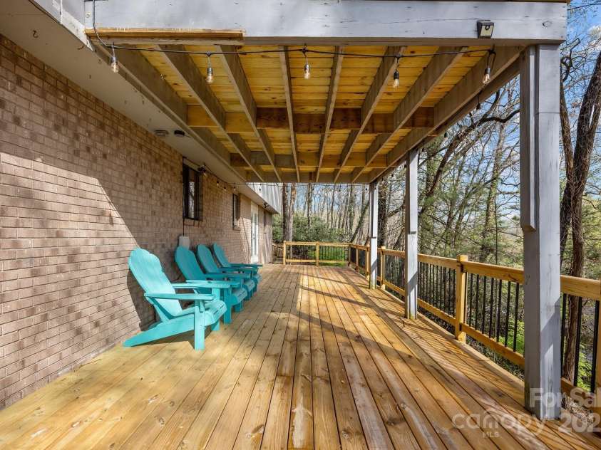 159 Long John Drive, Hendersonville, NC 28791.  MLS# CAR4244960, YatesRealty ID 5949. 