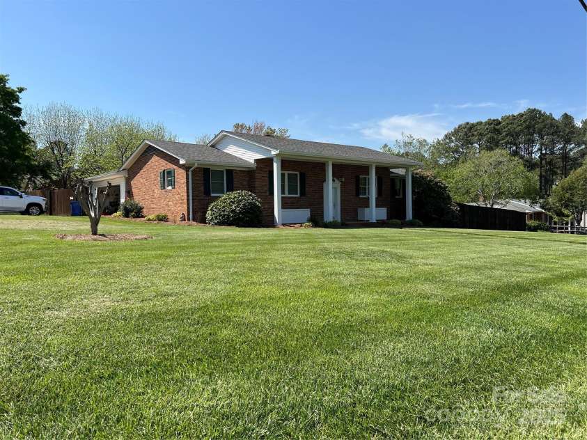 901 Ridge Street, Albemarle, NC 28001.  MLS# CAR4247010, YatesRealty ID 5950. 901 Ridge Street Albemarle NC 28001