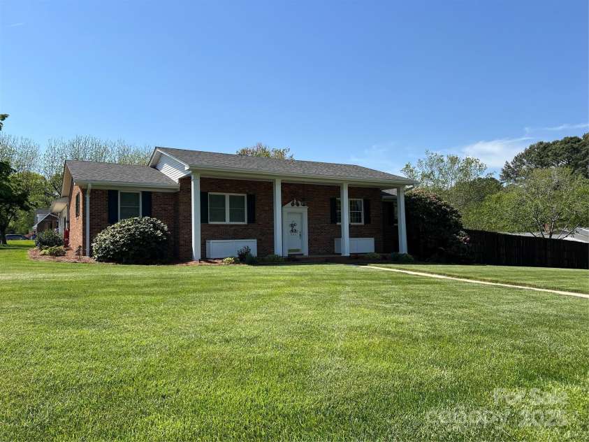 901 Ridge Street, Albemarle, NC 28001.  MLS# CAR4247010, YatesRealty ID 5950. 901 Ridge StreetAlbemarle NC 28001