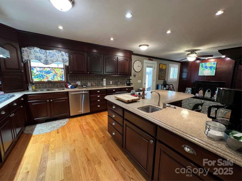 901 Ridge Street, Albemarle, NC 28001.  MLS# CAR4247010, YatesRealty ID 5950. Kitchen