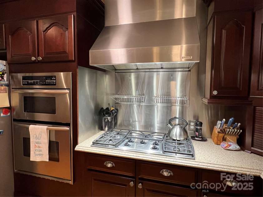 901 Ridge Street, Albemarle, NC 28001.  MLS# CAR4247010, YatesRealty ID 5950. Upgraded stainless appliances