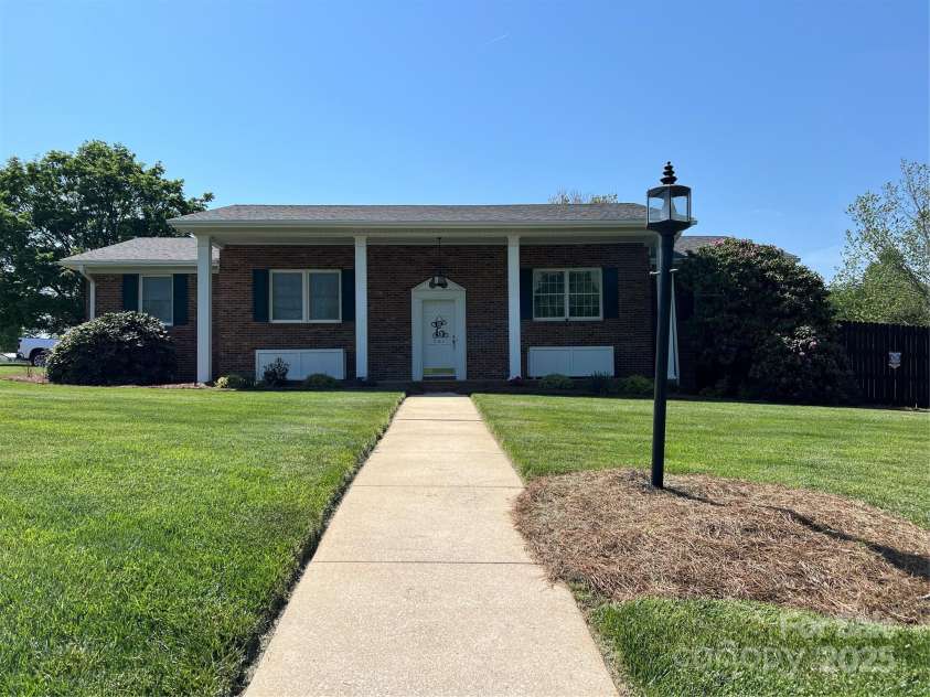 901 Ridge Street, Albemarle, NC 28001.  MLS# CAR4247010, YatesRealty ID 5950. Welcome Home