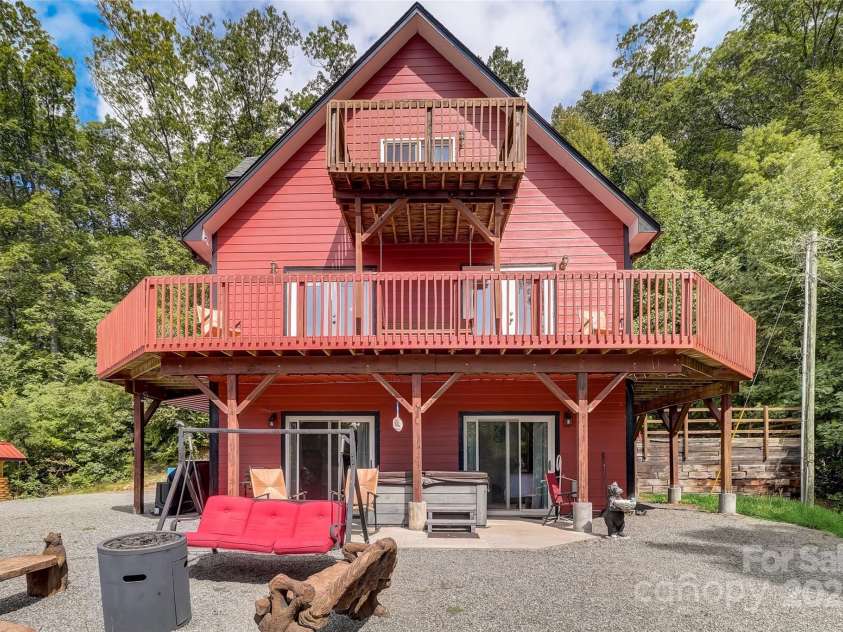 11 Roberts Drive, Swannanoa, NC 28778.  MLS# CAR4243146, YatesRealty ID 5952. 
