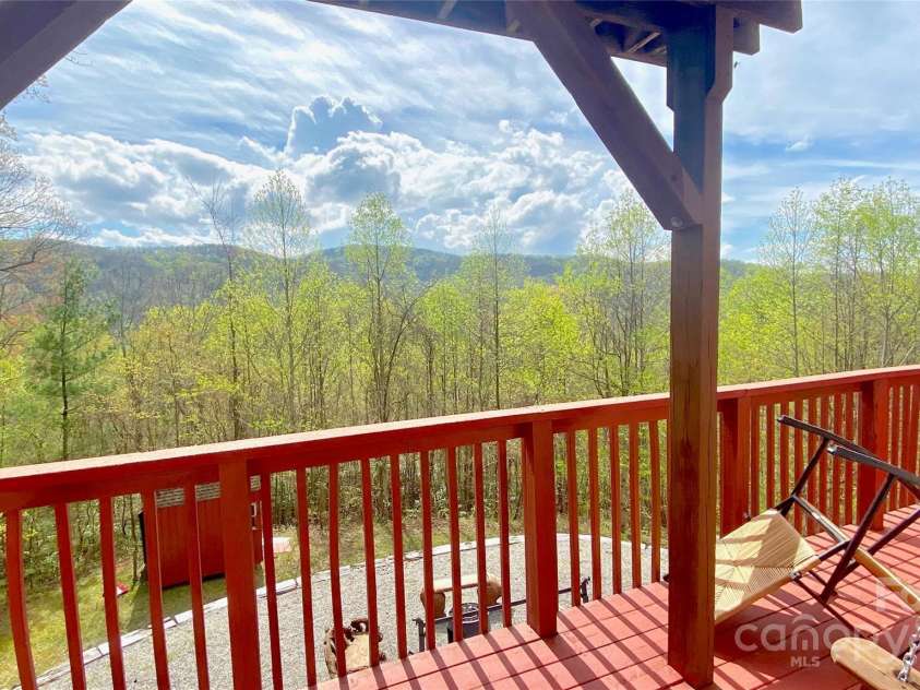 11 Roberts Drive, Swannanoa, NC 28778.  MLS# CAR4243146, YatesRealty ID 5952. 