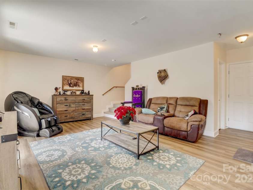 11 Roberts Drive, Swannanoa, NC 28778.  MLS# CAR4243146, YatesRealty ID 5952. 