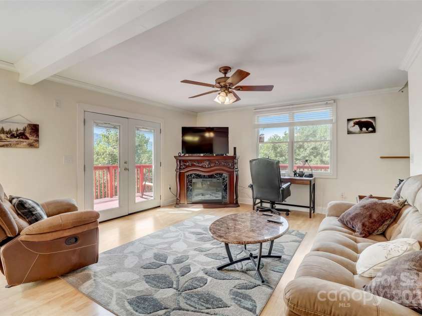 11 Roberts Drive, Swannanoa, NC 28778.  MLS# CAR4243146, YatesRealty ID 5952. 
