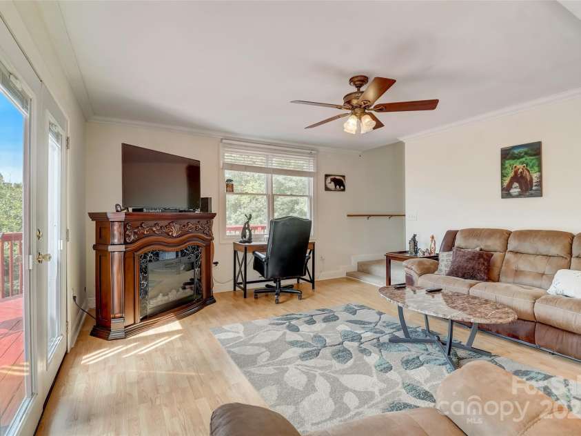 11 Roberts Drive, Swannanoa, NC 28778.  MLS# CAR4243146, YatesRealty ID 5952. 
