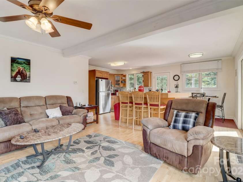11 Roberts Drive, Swannanoa, NC 28778.  MLS# CAR4243146, YatesRealty ID 5952. 