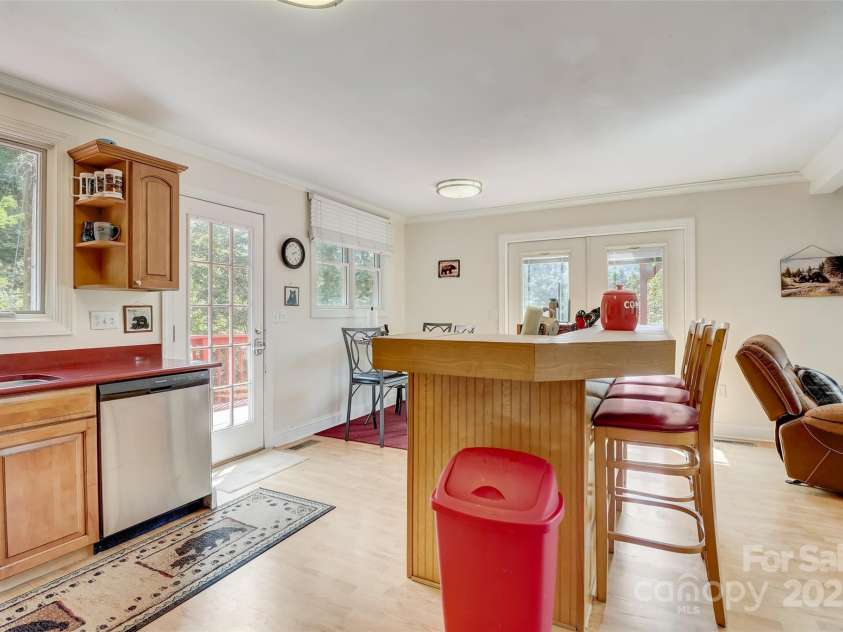 11 Roberts Drive, Swannanoa, NC 28778.  MLS# CAR4243146, YatesRealty ID 5952. 