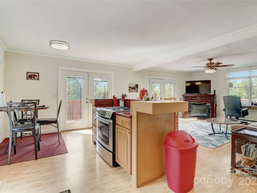 11 Roberts Drive, Swannanoa, NC 28778.  MLS# CAR4243146, YatesRealty ID 5952. 