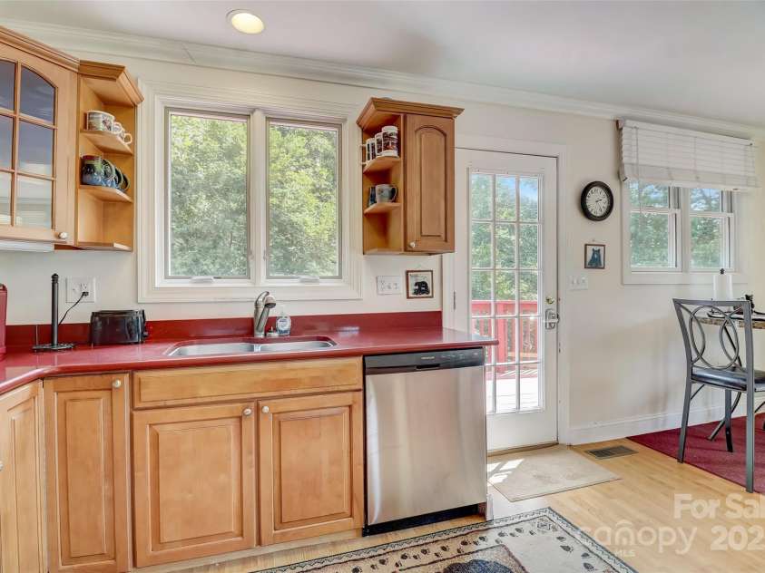 11 Roberts Drive, Swannanoa, NC 28778.  MLS# CAR4243146, YatesRealty ID 5952. 