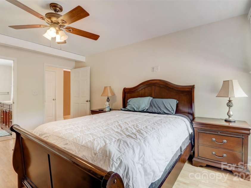 11 Roberts Drive, Swannanoa, NC 28778.  MLS# CAR4243146, YatesRealty ID 5952. 