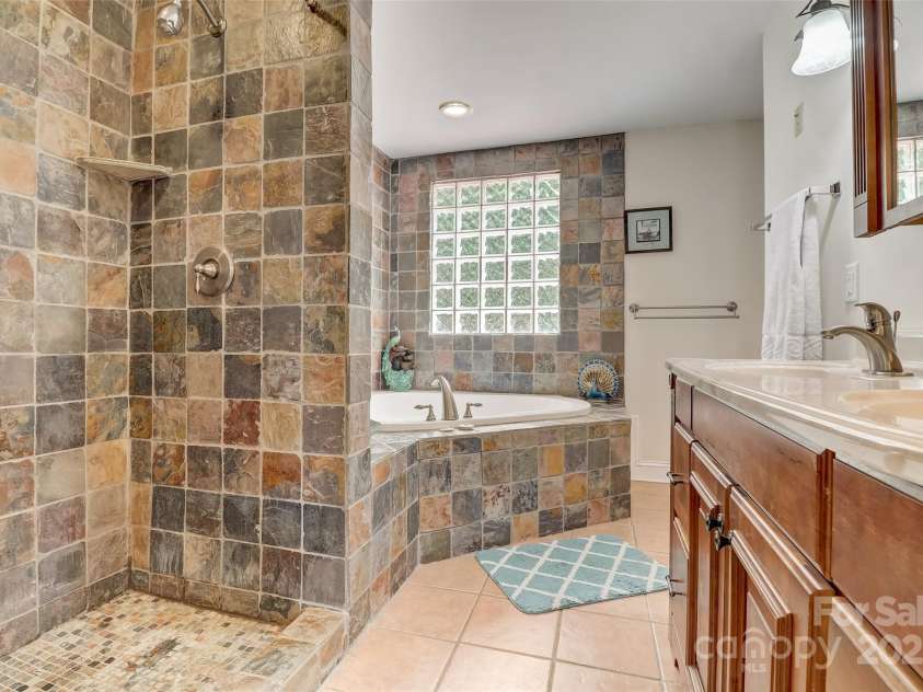 11 Roberts Drive, Swannanoa, NC 28778.  MLS# CAR4243146, YatesRealty ID 5952. 
