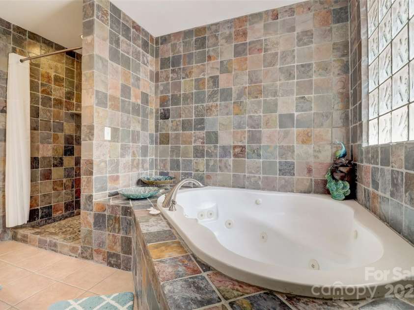 11 Roberts Drive, Swannanoa, NC 28778.  MLS# CAR4243146, YatesRealty ID 5952. 