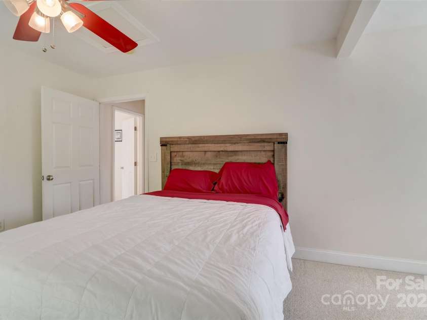 11 Roberts Drive, Swannanoa, NC 28778.  MLS# CAR4243146, YatesRealty ID 5952. 