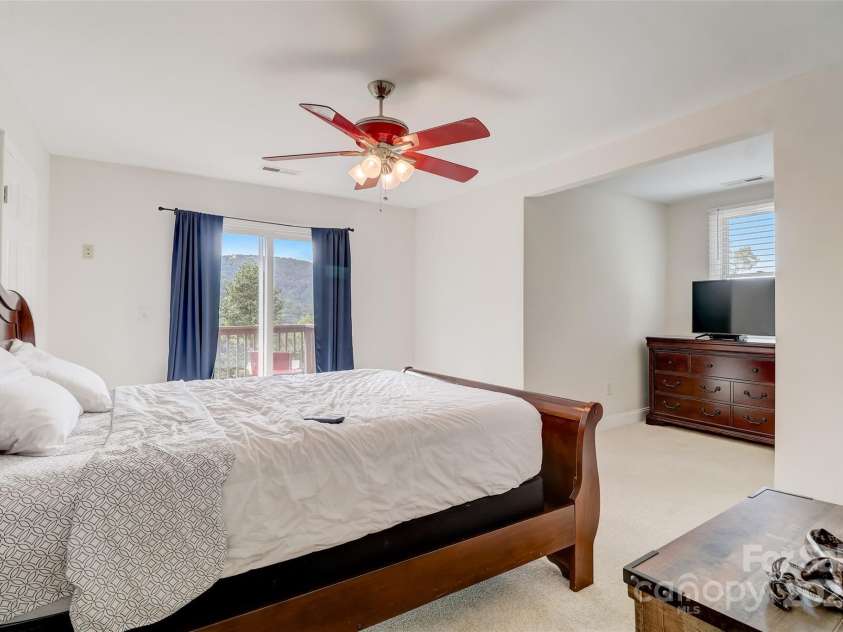 11 Roberts Drive, Swannanoa, NC 28778.  MLS# CAR4243146, YatesRealty ID 5952. 