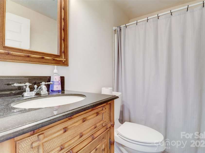 11 Roberts Drive, Swannanoa, NC 28778.  MLS# CAR4243146, YatesRealty ID 5952. 