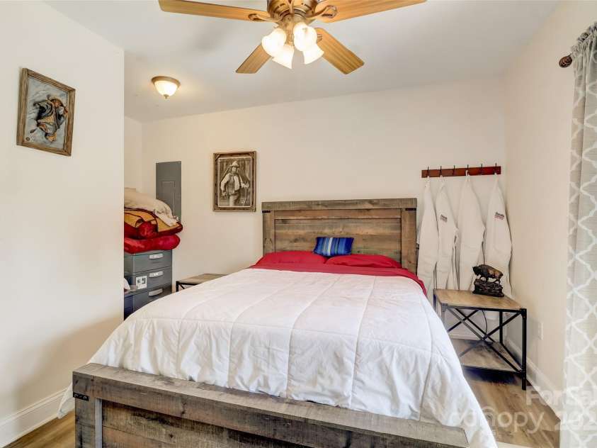 11 Roberts Drive, Swannanoa, NC 28778.  MLS# CAR4243146, YatesRealty ID 5952. 