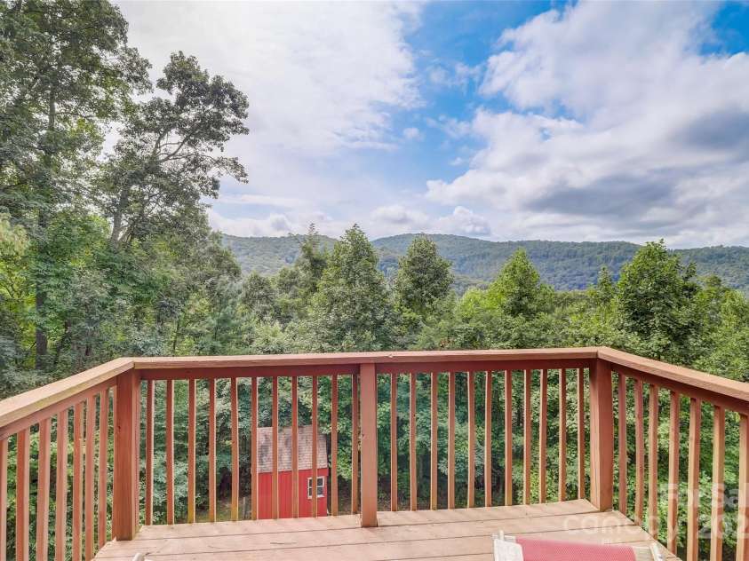 11 Roberts Drive, Swannanoa, NC 28778.  MLS# CAR4243146, YatesRealty ID 5952. 