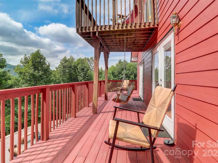 11 Roberts Drive, Swannanoa, NC 28778.  MLS# CAR4243146, YatesRealty ID 5952. 