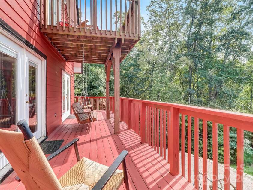 11 Roberts Drive, Swannanoa, NC 28778.  MLS# CAR4243146, YatesRealty ID 5952. 