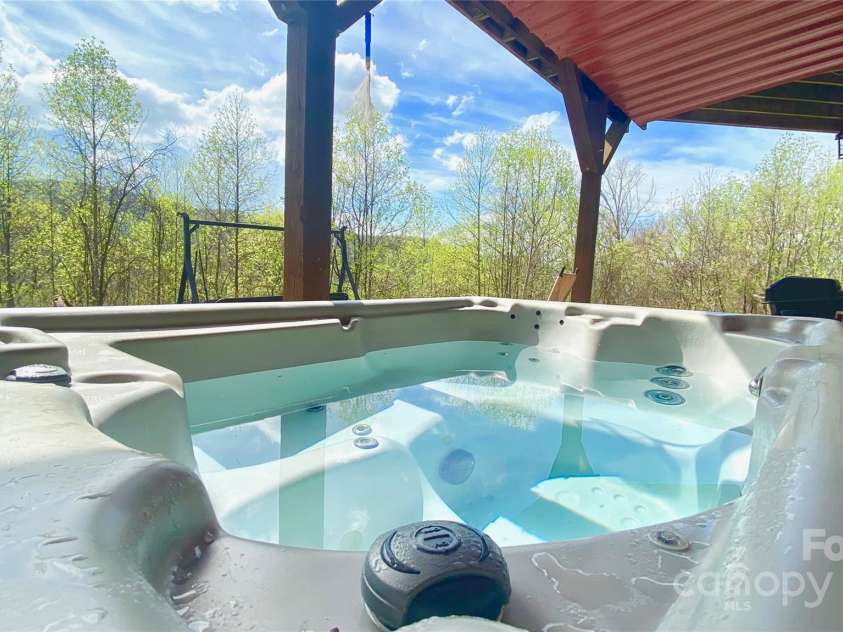 11 Roberts Drive, Swannanoa, NC 28778.  MLS# CAR4243146, YatesRealty ID 5952. 