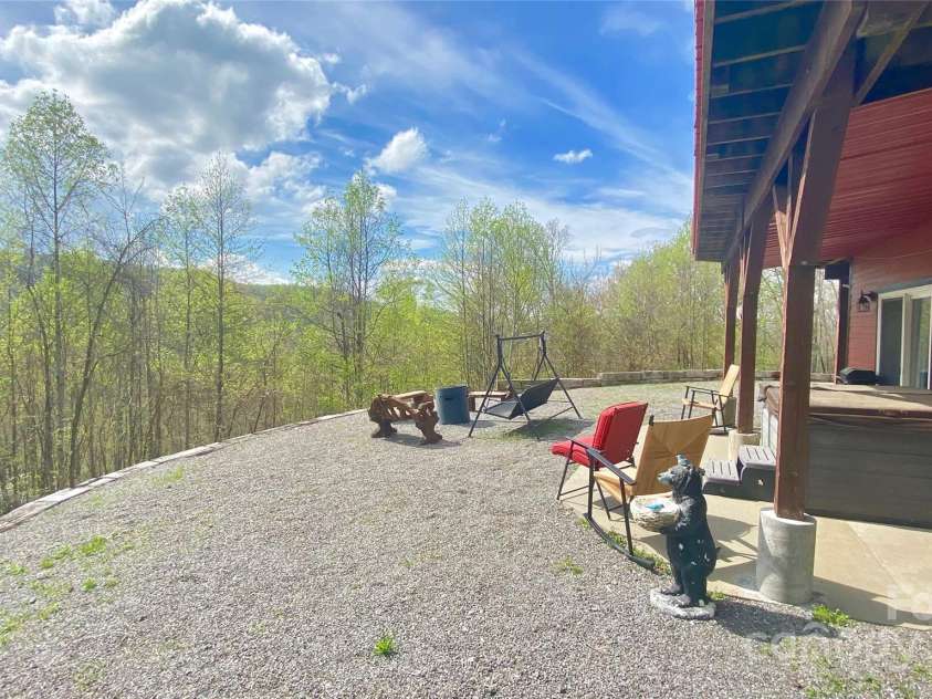 11 Roberts Drive, Swannanoa, NC 28778.  MLS# CAR4243146, YatesRealty ID 5952. 
