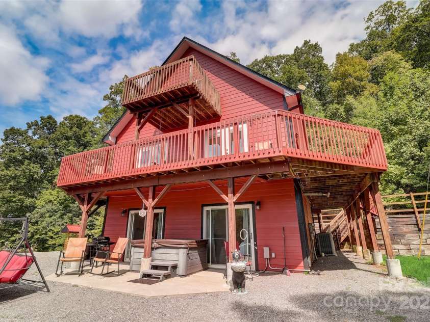 11 Roberts Drive, Swannanoa, NC 28778.  MLS# CAR4243146, YatesRealty ID 5952. 