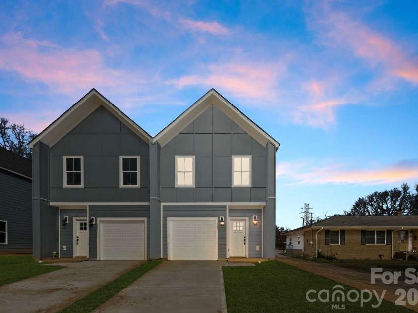 345 Hoskins Road, Charlotte, NC 28216.  MLS# CAR4354408, YatesRealty ID 5952. 