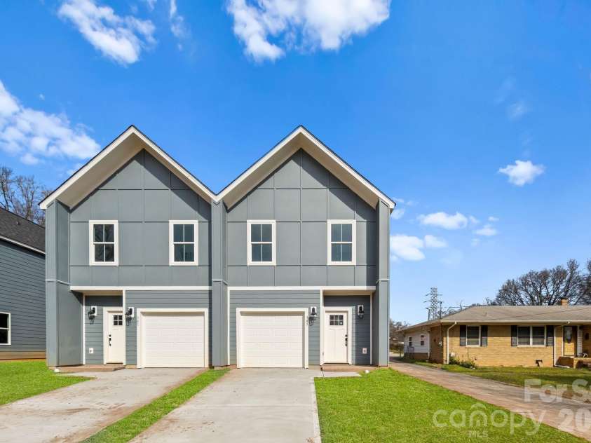 345 Hoskins Road, Charlotte, NC 28216.  MLS# CAR4354408, YatesRealty ID 5952. 