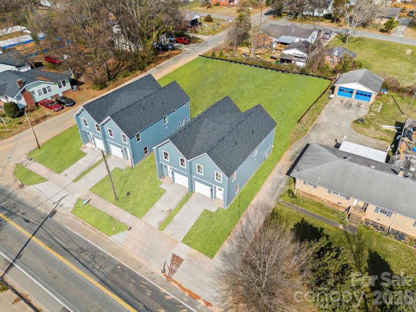 345 Hoskins Road, Charlotte, NC 28216.  MLS# CAR4354408, YatesRealty ID 5952. 