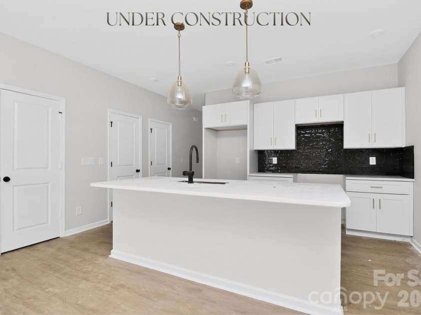 345 Hoskins Road, Charlotte, NC 28216.  MLS# CAR4354408, YatesRealty ID 5952. 