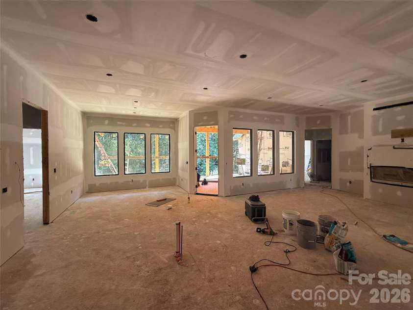 219 Barra Drive, Waxhaw, NC 28173.  MLS# CAR4358638, YatesRealty ID 5953. Open kitchen, breakfast room and living room