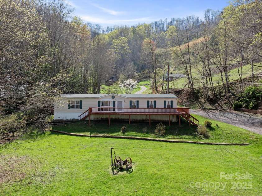 469 Hensley Branch, Burnsville, NC 28714.  MLS# CAR4244936, YatesRealty ID 5955. 