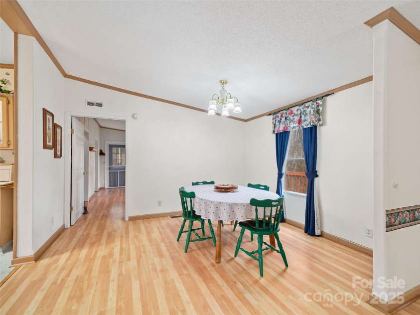 469 Hensley Branch, Burnsville, NC 28714.  MLS# CAR4244936, YatesRealty ID 5955. 