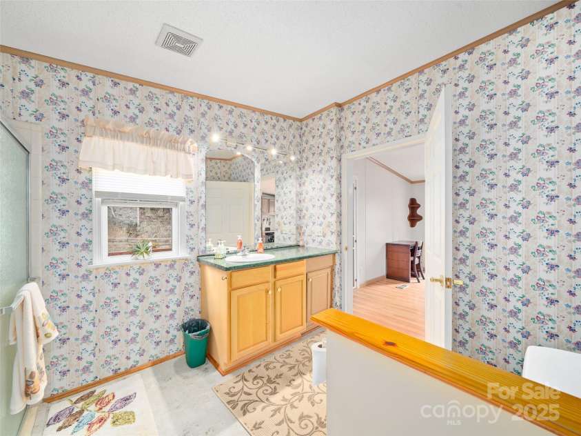 469 Hensley Branch, Burnsville, NC 28714.  MLS# CAR4244936, YatesRealty ID 5955. 