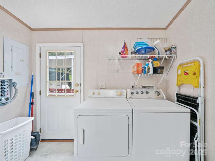469 Hensley Branch, Burnsville, NC 28714.  MLS# CAR4244936, YatesRealty ID 5955. 