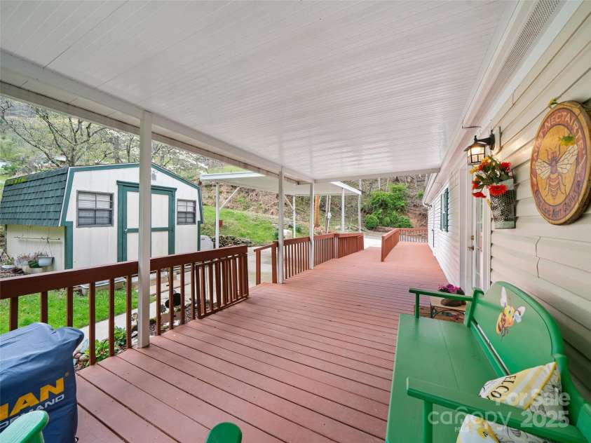 469 Hensley Branch, Burnsville, NC 28714.  MLS# CAR4244936, YatesRealty ID 5955. 