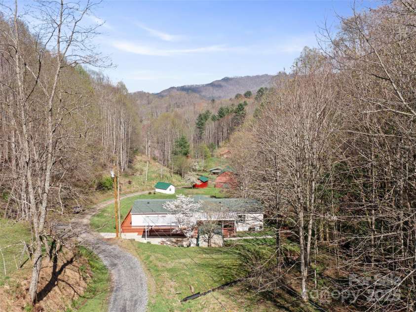 469 Hensley Branch, Burnsville, NC 28714.  MLS# CAR4244936, YatesRealty ID 5955. 