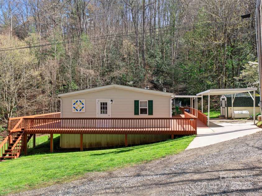 469 Hensley Branch, Burnsville, NC 28714.  MLS# CAR4244936, YatesRealty ID 5955. 