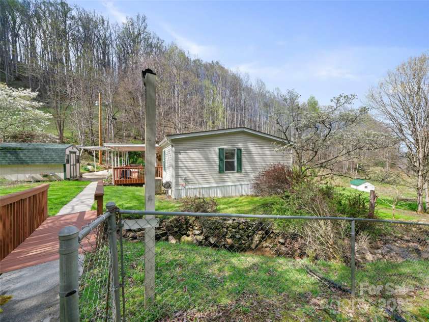 469 Hensley Branch, Burnsville, NC 28714.  MLS# CAR4244936, YatesRealty ID 5955. 