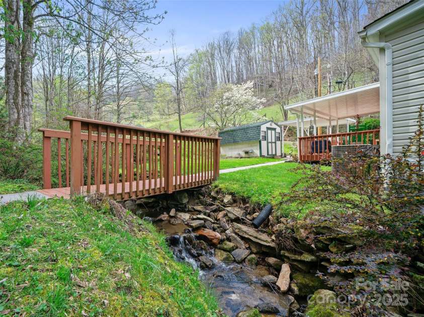 469 Hensley Branch, Burnsville, NC 28714.  MLS# CAR4244936, YatesRealty ID 5955. 