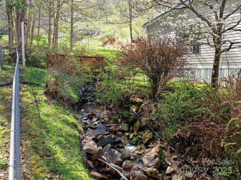 469 Hensley Branch, Burnsville, NC 28714.  MLS# CAR4244936, YatesRealty ID 5955. 