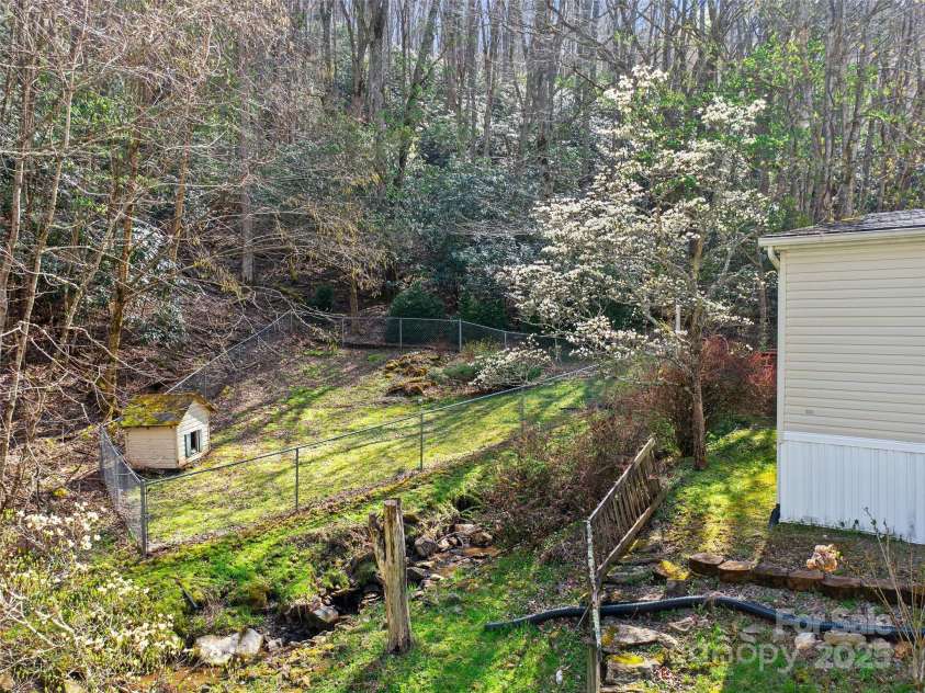 469 Hensley Branch, Burnsville, NC 28714.  MLS# CAR4244936, YatesRealty ID 5955. 