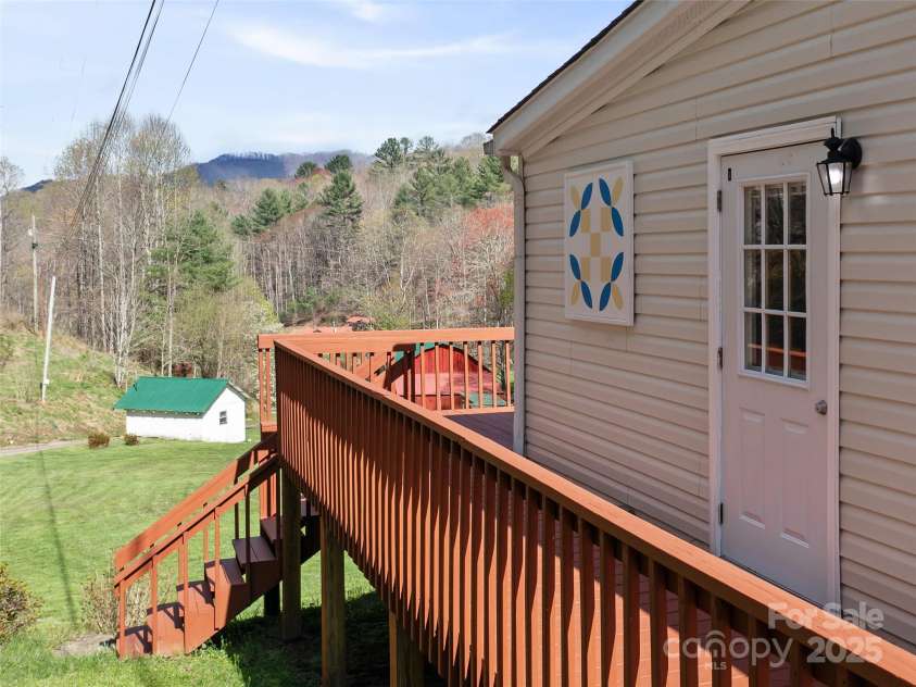 469 Hensley Branch, Burnsville, NC 28714.  MLS# CAR4244936, YatesRealty ID 5955. 