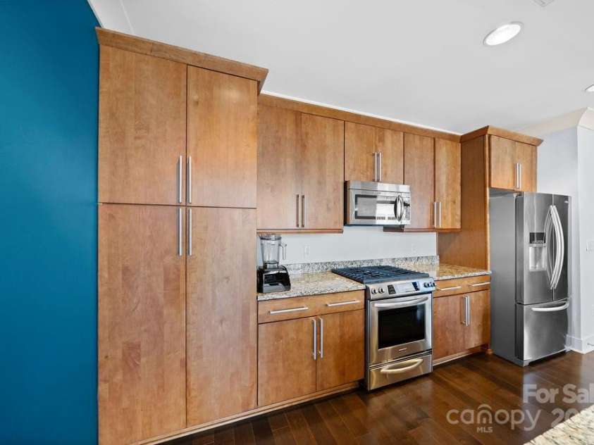 222 Caldwell Street, Charlotte, NC 28202.  MLS# CAR4299365, YatesRealty ID 5956. 