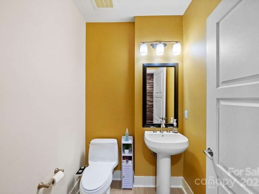 222 Caldwell Street, Charlotte, NC 28202.  MLS# CAR4299365, YatesRealty ID 5956. 