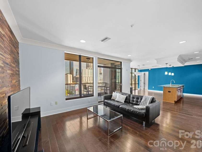 222 Caldwell Street, Charlotte, NC 28202.  MLS# CAR4299365, YatesRealty ID 5956. 