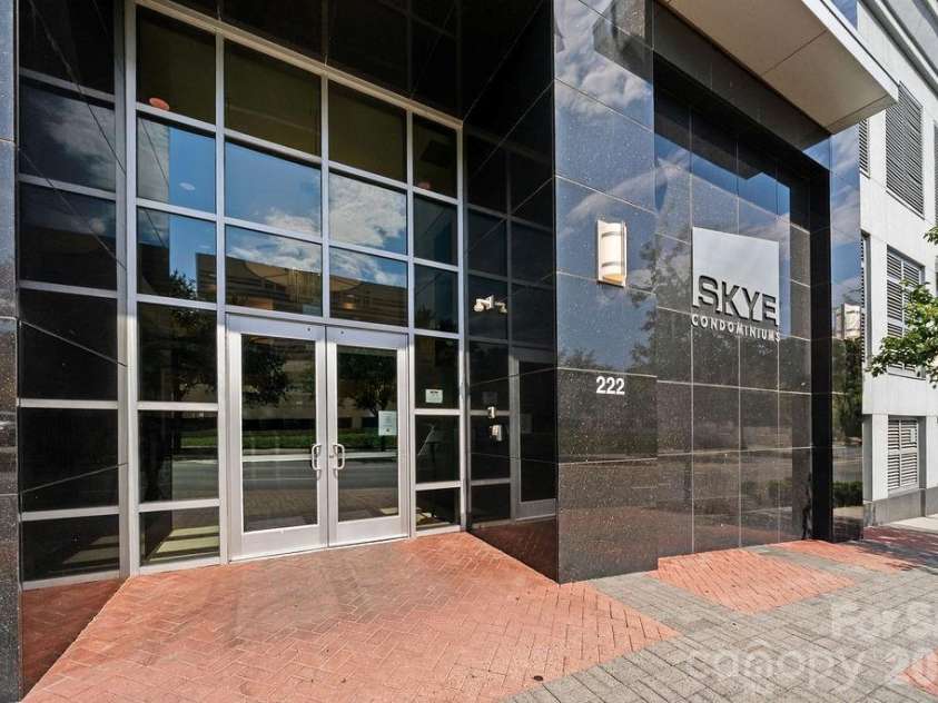 222 Caldwell Street, Charlotte, NC 28202.  MLS# CAR4299365, YatesRealty ID 5956. 